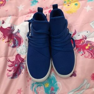 blue shoes